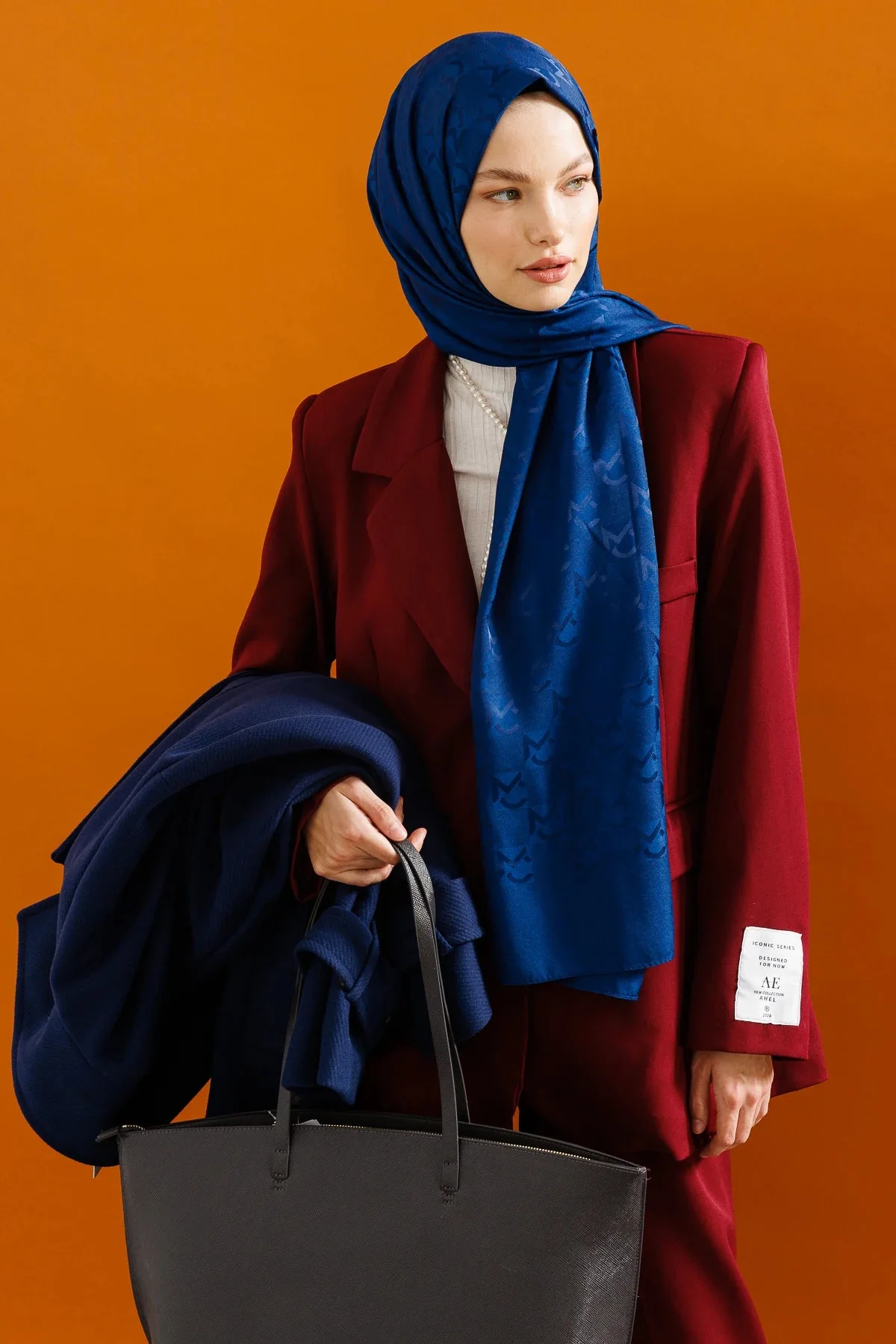 Lacivert Mc Desen Jakar Şal · Monogram Jakar