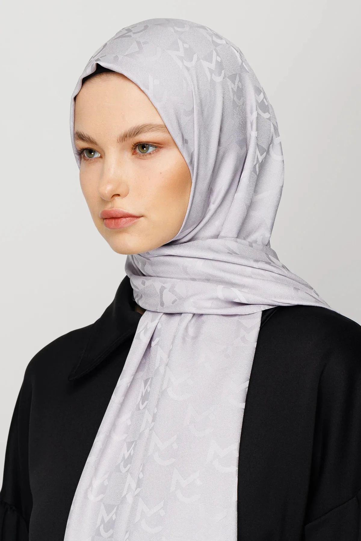 Gümüş Mc Desen Jakar Şal · Monogram Jakar