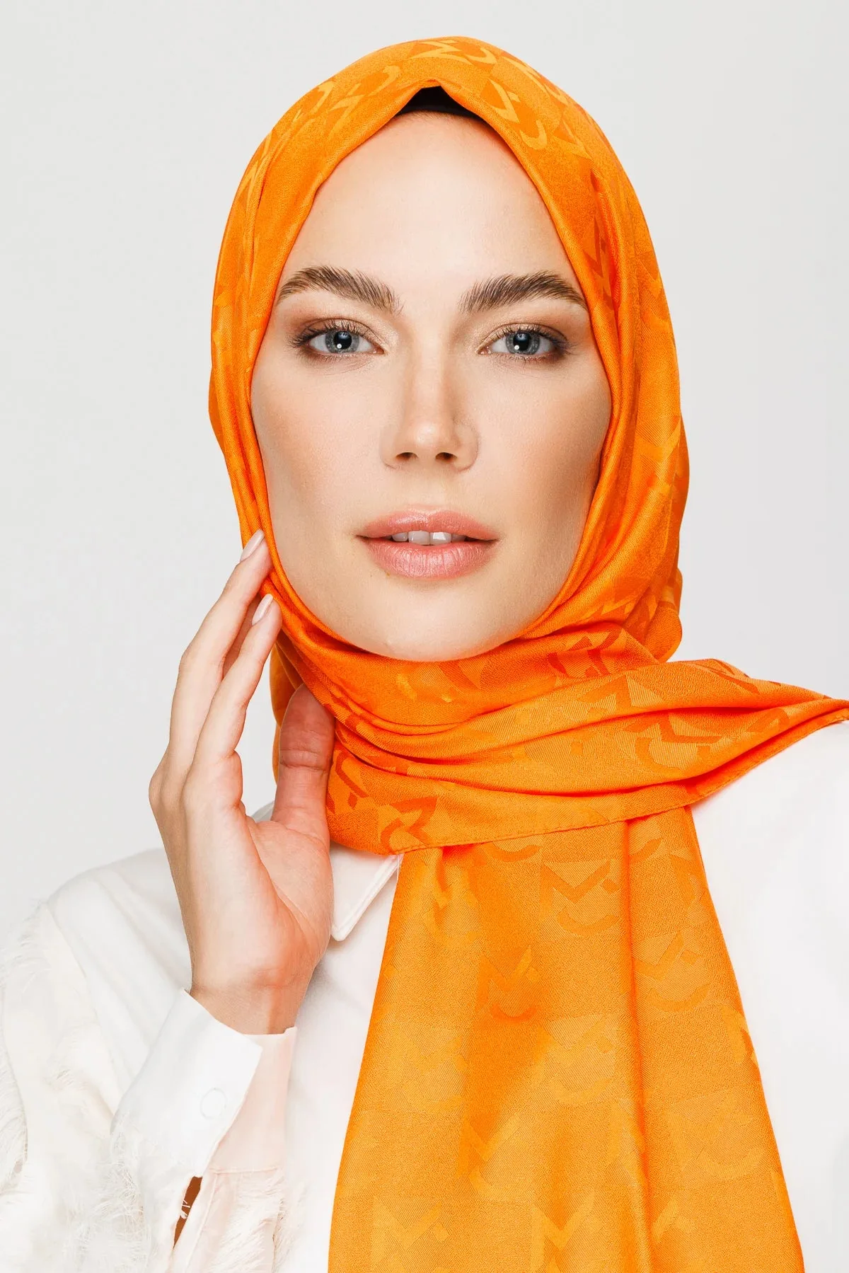Turuncu Mc Desen Jakar Şal · Monogram Jakar