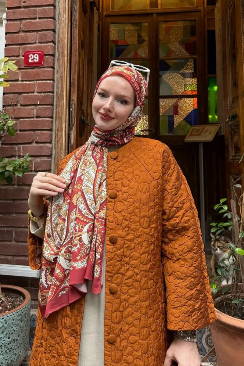 Derya'nın Bordo Balamir Desen İpek Şal Tercihi · İpeksi