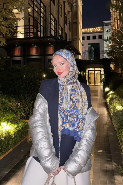 Derya'nın Mavi Balamir Desen İpek Şal Tercihi · İpeksi