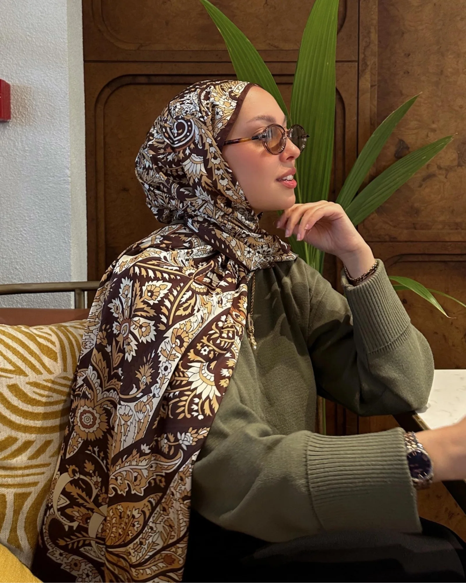 Betül'ün Acı Kahve Balamir Desen İpek Şal Tercihi
