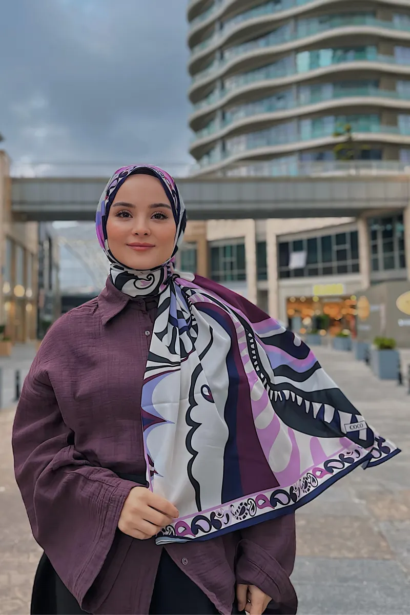 Betül'ün Pastel Mor Dila Desen İpek Şal Tercihi · İpeksi