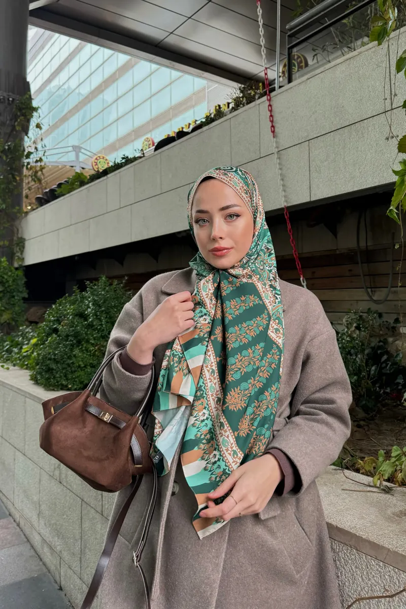 Duygu'nun Haki Ediz Desen İpek Şal Tercihi · İpeksi