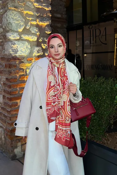 Şüheda'nın Bordo Zeren Desen İpek Şal Tercihi · İpeksi