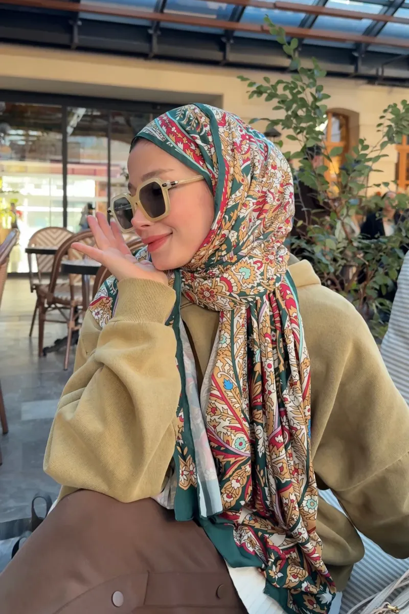 Zeynep'in Haki Balamir Desen İpek Şal Tercihi · İpeksi