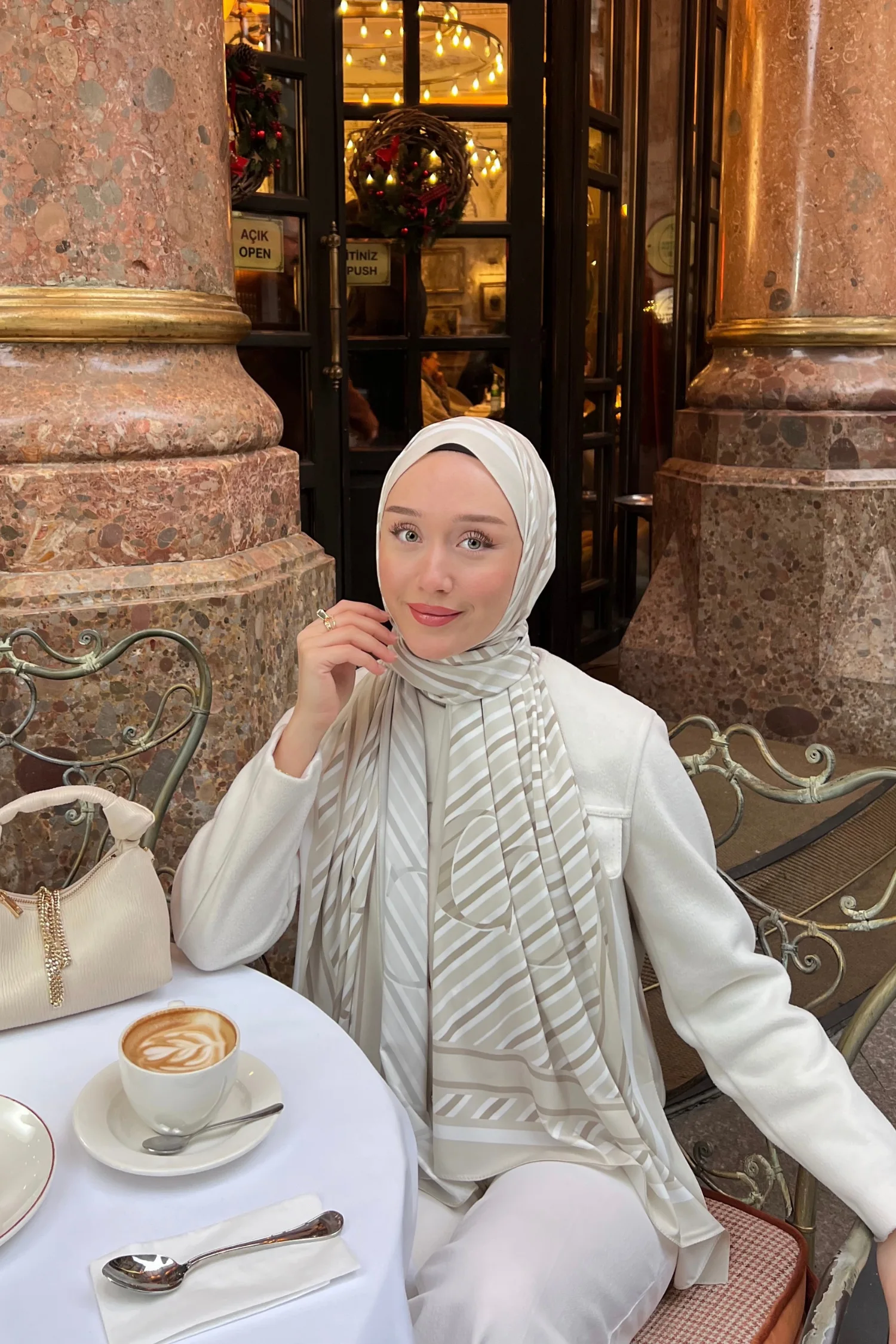 Melek'in Bej Çizgi Desen Pamuk Vual Şal Tercihi