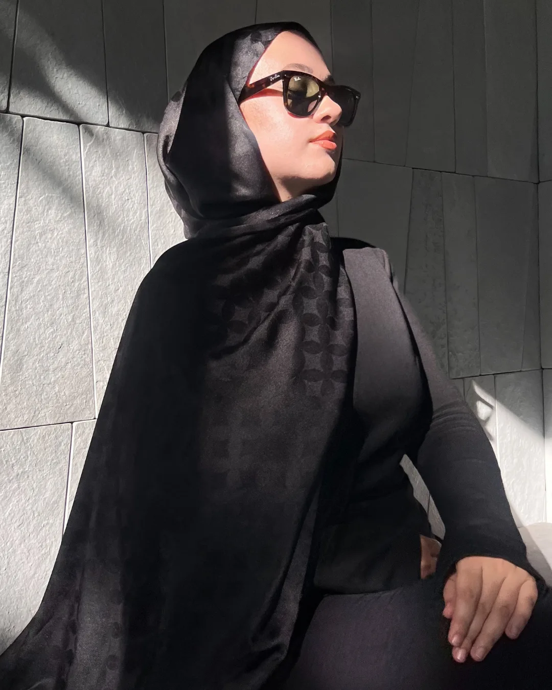Siyah Rise Desen Jakar Şal · İpeksi Jakar