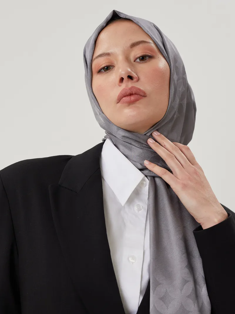 Gri Rise Desen Jakar Şal · İpeksi Jakar