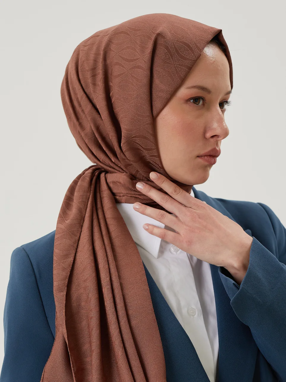 Mocha Shine Desen Jakar Şal · İpeksi Jakar