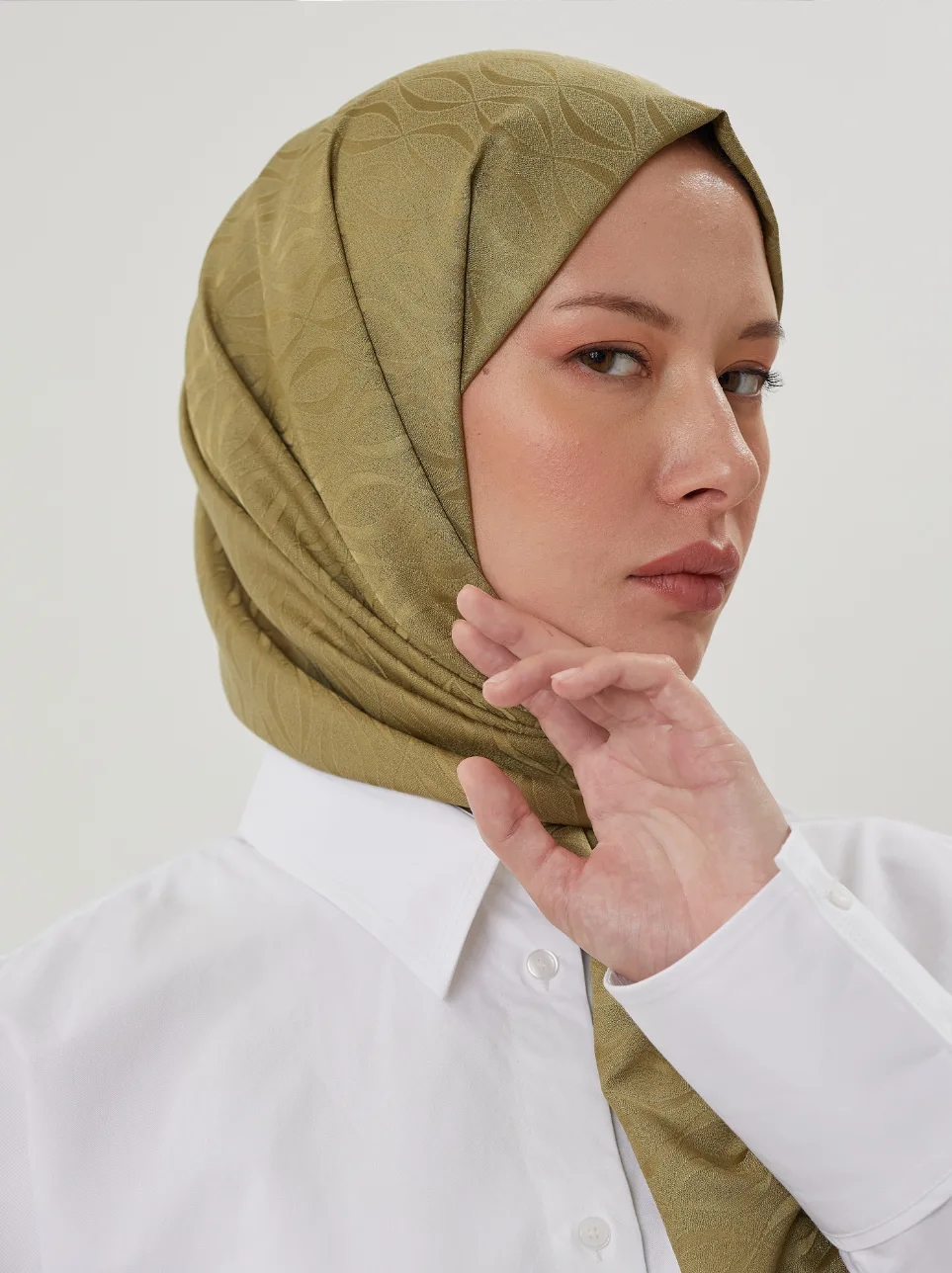 Haki Shine Desen Jakar Şal · İpeksi Jakar