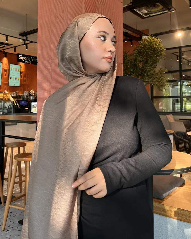 Koyu Vizon Shine Desen Jakar Şal · İpeksi Jakar