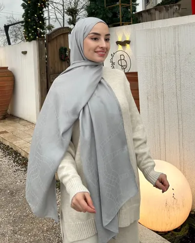 Gümüş Döngü Desen Jakar Şal · İpeksi Jakar