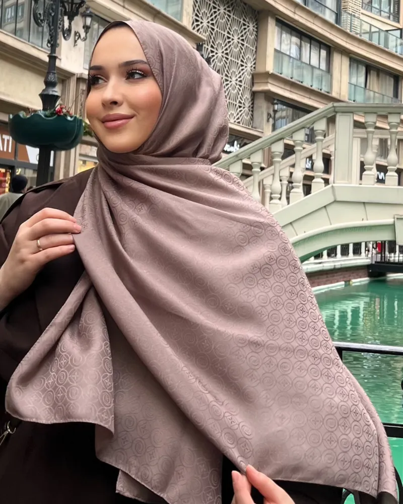 Koyu Vizon Luxe Desen Jakar Şal · İpeksi Jakar