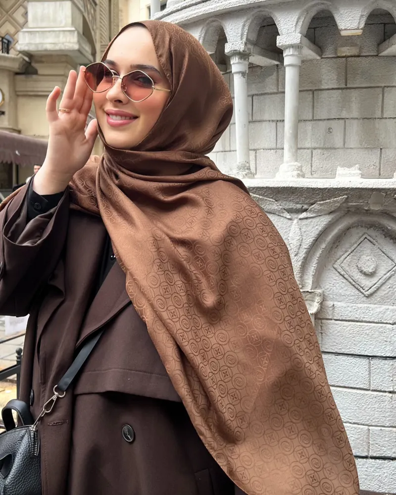 Tozlu Kahve Luxe Desen Jakar Şal · İpeksi Jakar