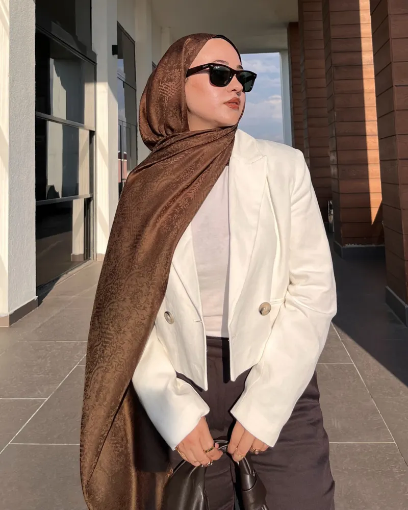 Kahverengi Lavin Desen Jakar Şal · İpeksi Jakar