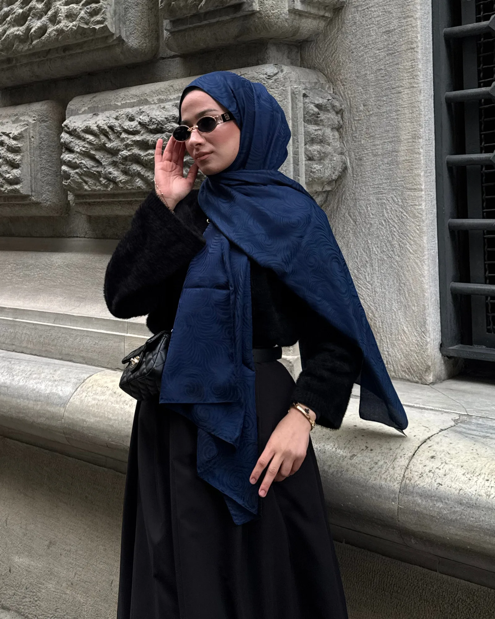 Lacivert Revan Desen Jakar Şal · İpeksi Jakar
