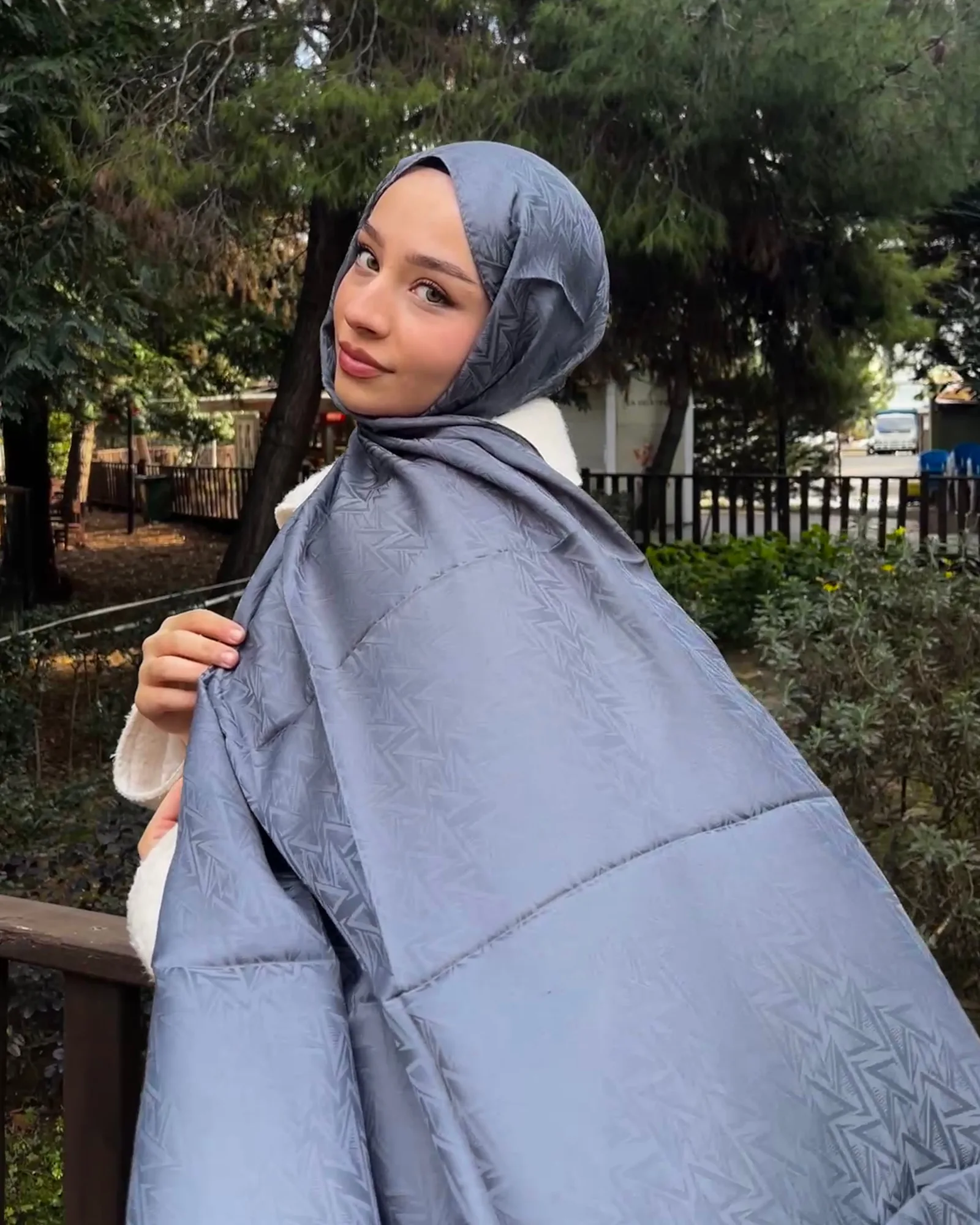 Füme Triya Desen Jakar Şal · İpeksi Jakar