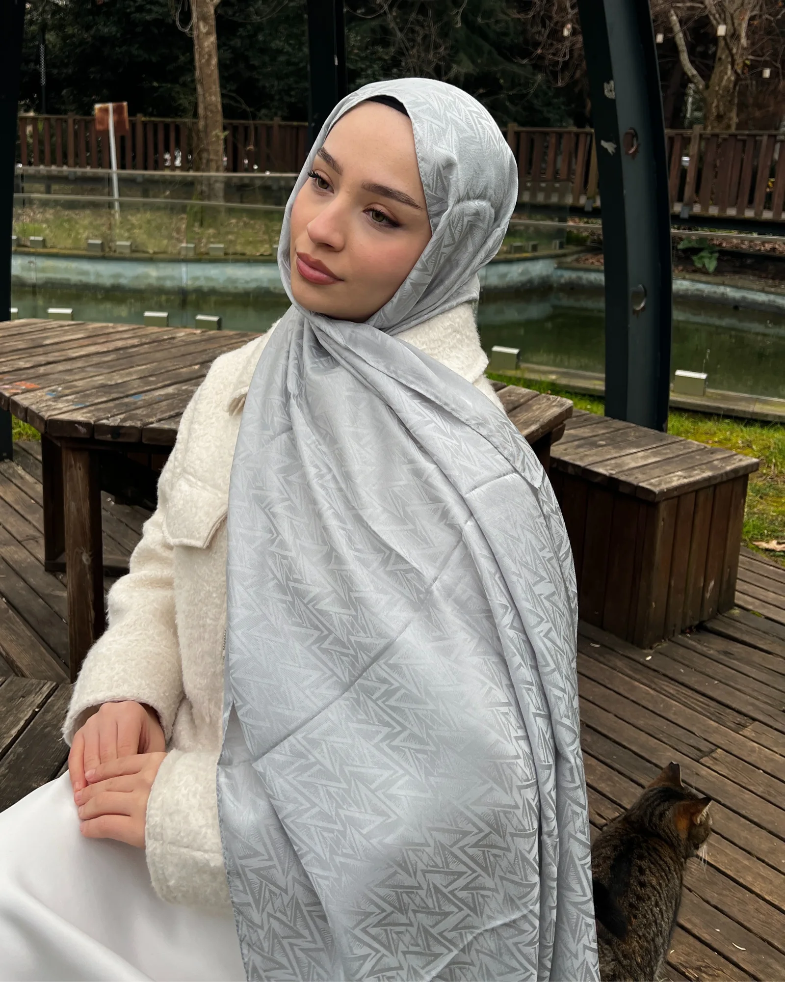 Gümüş Triya Desen Jakar Şal · İpeksi Jakar