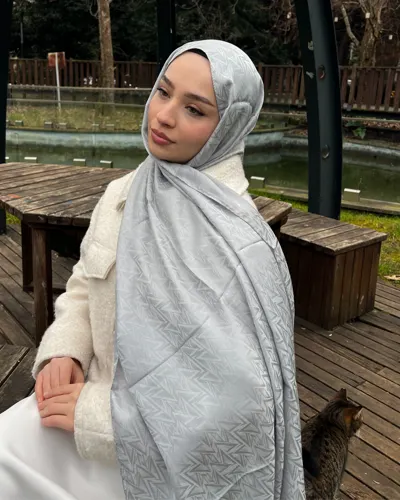 Gümüş Triya Desen Jakar Şal · İpeksi Jakar