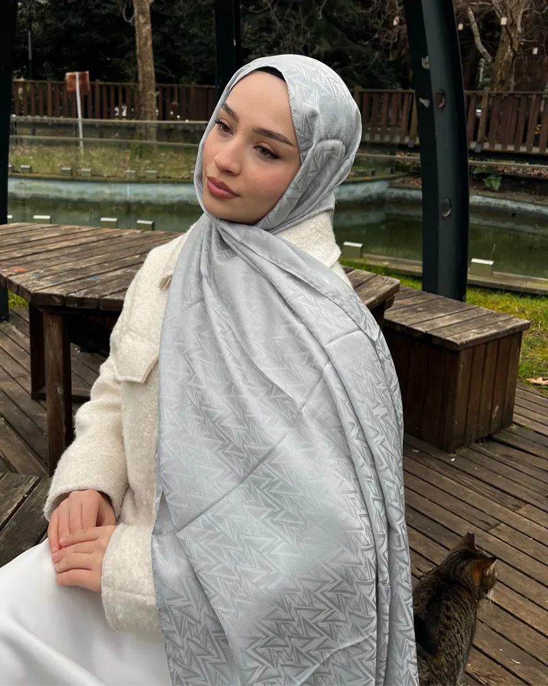 Gümüş Triya Desen Jakar Şal · İpeksi Jakar
