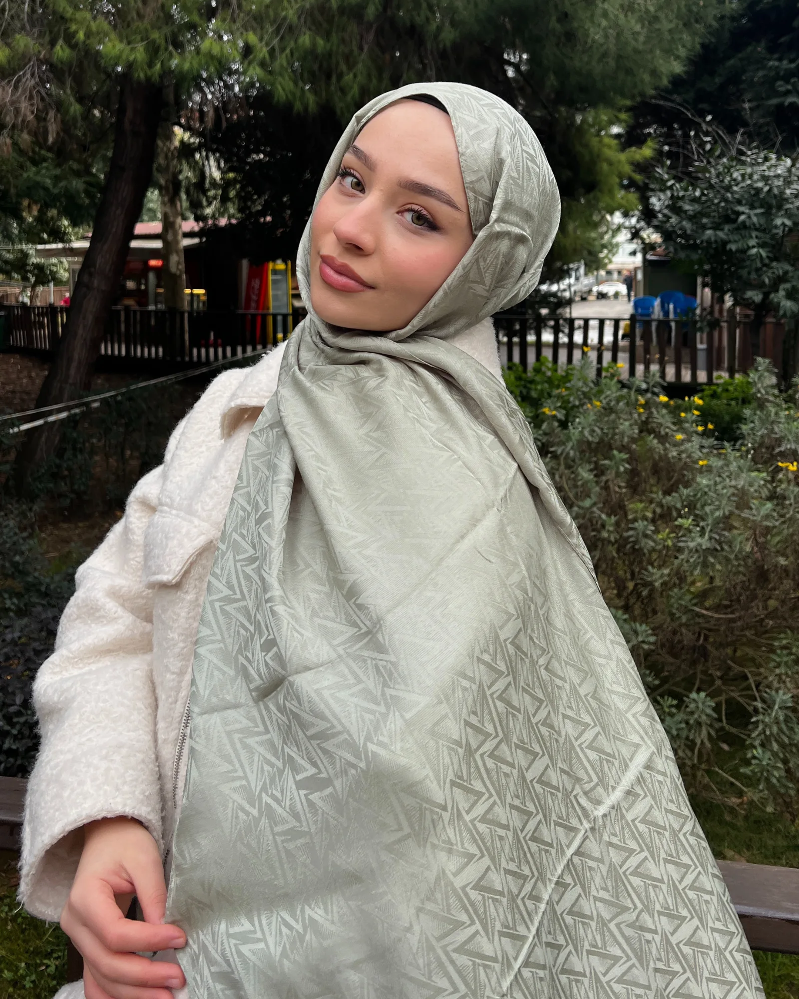Pastel Yeşili Triya Desen Jakar Şal · İpeksi Jakar