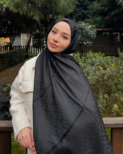 Siyah Triya Desen Jakar Şal · İpeksi Jakar