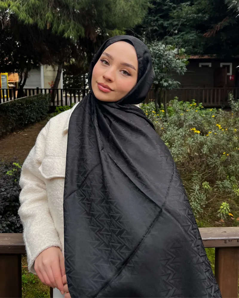 Siyah Triya Desen Jakar Şal · İpeksi Jakar