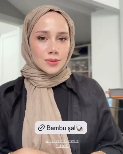 Feyza Hakyemez'in Koyu Vizon Piliseli Bambu Şal Tercihi