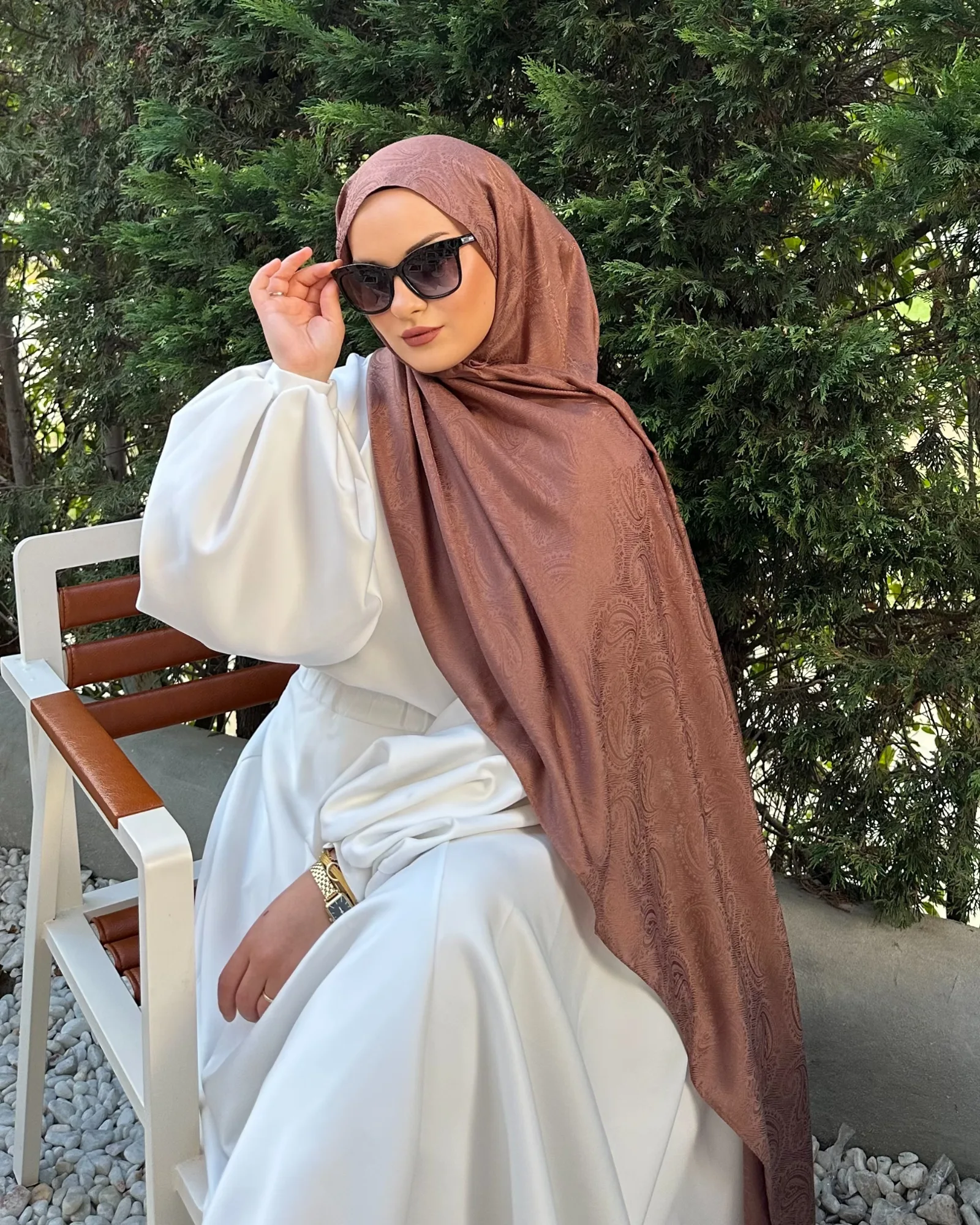 Tozlu Kahve Rumi Desen Jakar Şal · İpeksi Jakar