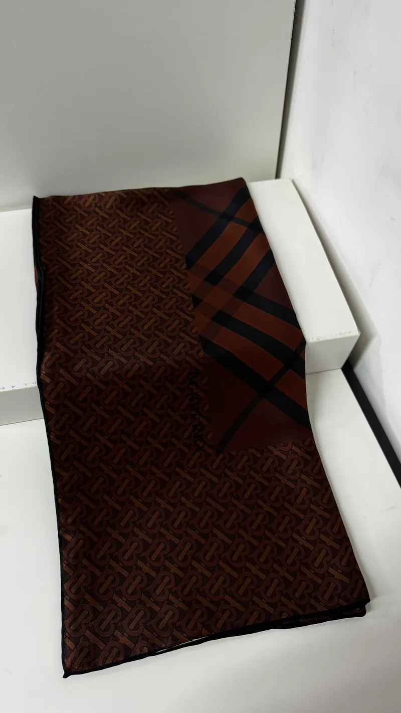 İthal Kahverengi B Classic Desen Twill İpek Eşarp
