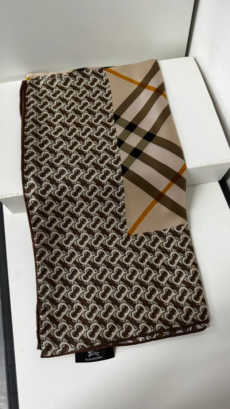 İthal Bej B Classic Desen Twill İpek Eşarp