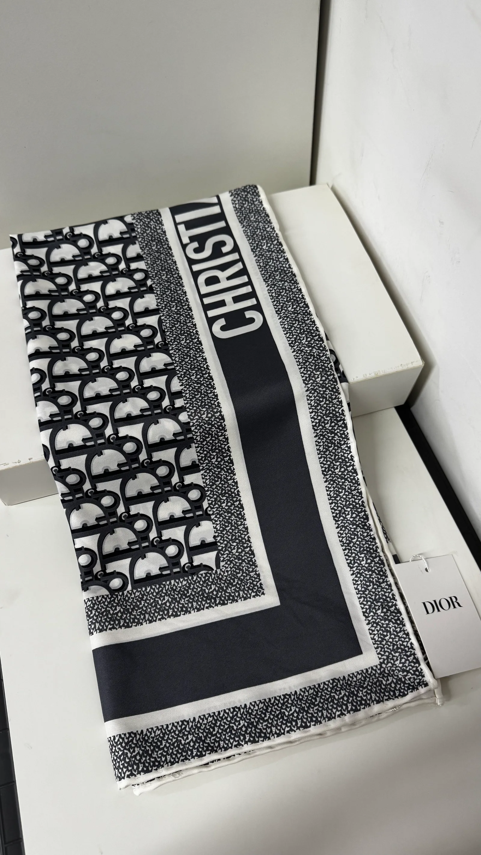 İthal Füme CD Monogram Desen Twill İpek Eşarp