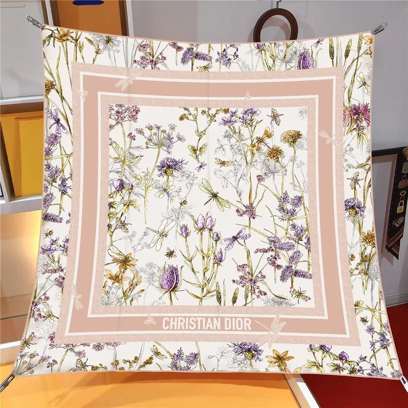 İthal Yavru Ağzı D Flower Desen Twill İpek Eşarp