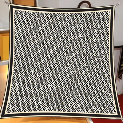 İthal Siyah & Beyaz F Arı Desen Twill İpek Eşarp