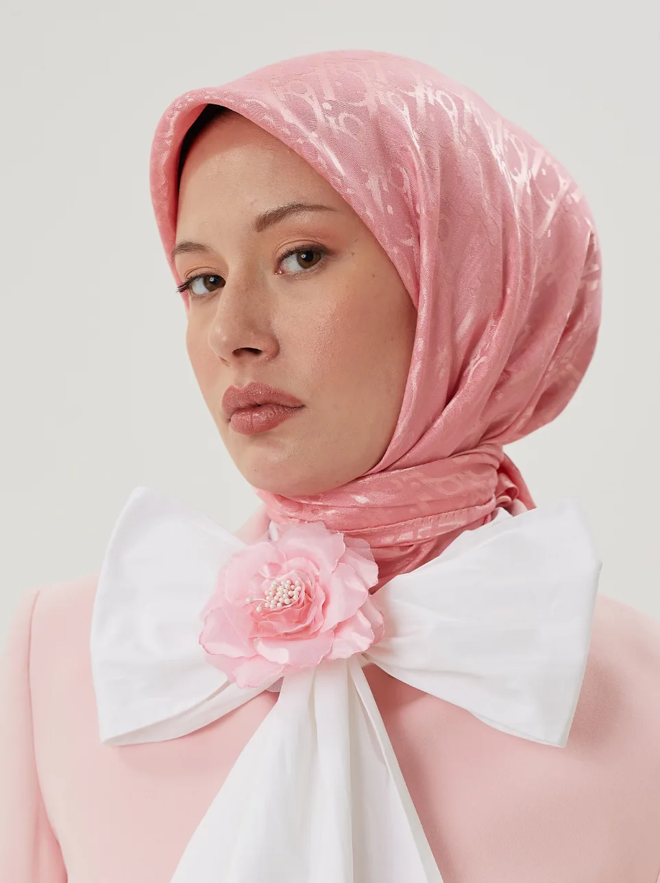 Şeker Pembe D Desen Parlak Jakar Eşarp
