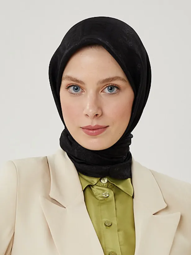 Siyah F Desen Parlak Jakar Eşarp