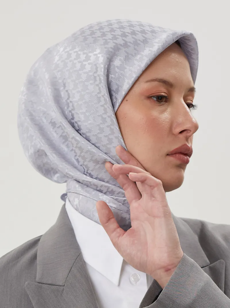 Gümüş Kazayağı Desen Parlak Jakar Eşarp
